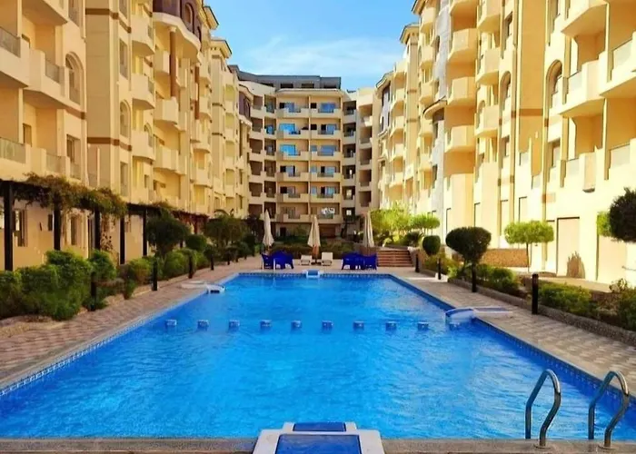 Florenza Kamsen With Pool View In Arabia Area Apartment